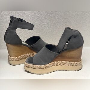 Dolce Vita Women’s 8 wedges, suede